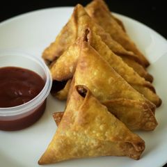 A picture of Onion samosa / Irani samosa.