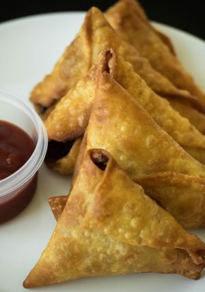 A picture of Onion samosa / Irani samosa.