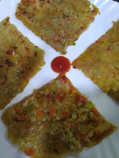 मिक्स व्हेज चीज पराठा (mix veg cheese paratha recipe in marathi) रेसिपी चे मुख्य फोटो