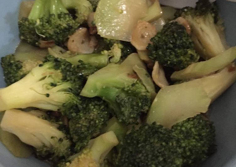 Resep Brokoli tumis bawang putih &amp; saus tiram, Enak Banget