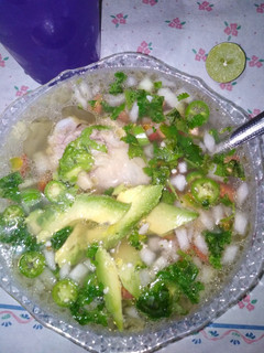 Una foto de Caldo de pollo a la mexicana