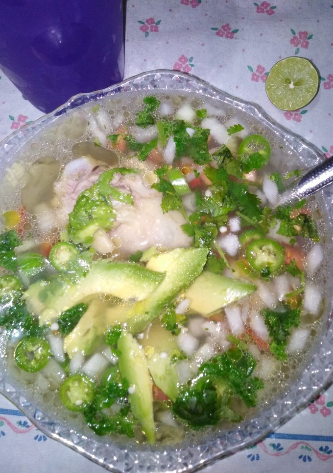 Una foto de Caldo de pollo a la mexicana