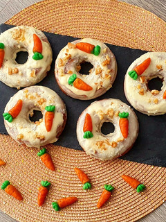 Una foto de Donuts 🍩 de manzana 🍎 y zanahoria🥕 tipo carrot cake