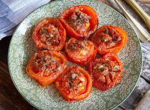 Foto di POMODORI AL FORNO CON TRITO DI OLIVE LECCINO, POMODORINI SECCHI