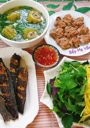 Hình của món Mâm cơm gia đình thời Covid 19.