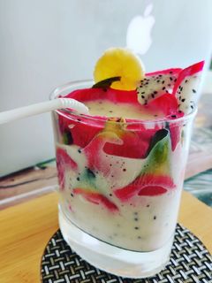 ડ્રેગન બનાના સ્મુધી(Dragon banana smoothie recipe in gujarati) રેસીપી મુખ્ય ફોટો