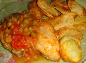 Una foto de Pollo a la portuguesa con papas españolas 