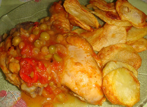 Una foto de Pollo a la portuguesa con papas españolas 