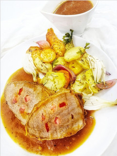 Una foto de Lomo de aguja de res relleno