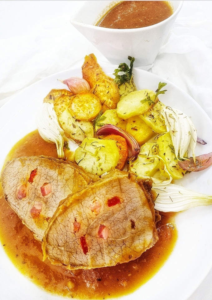 Una foto de Lomo de aguja de res relleno