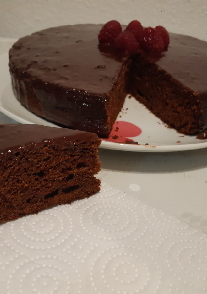 Una foto de Bizcocho con cobertura de chocolate