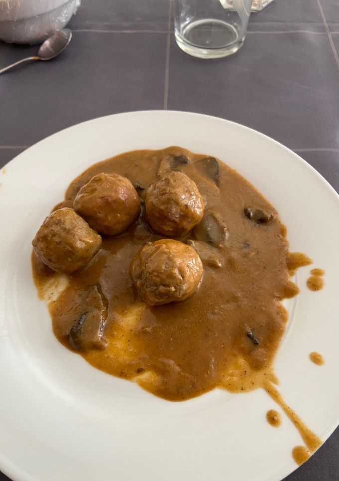 Una foto de Albóndigas con champiñones
