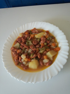 Una foto de Habichuelas pintas con verduras 👩🍳🥄