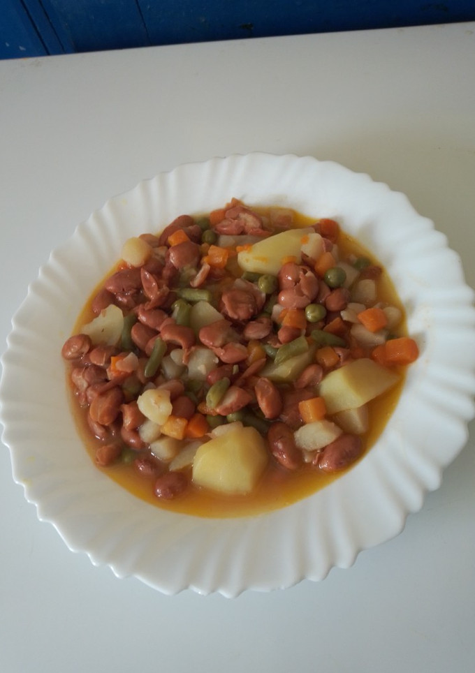 Una foto de Habichuelas pintas con verduras 👩‍🍳🥄
