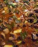 Carne molida con chiles poblanos, hongos y calabacita