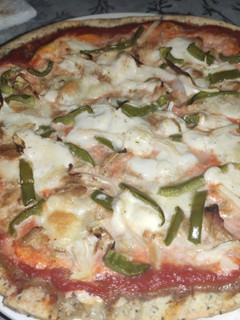 Una foto de Pizza de pollo ranchera