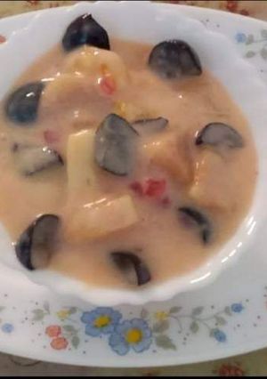 A picture of Creamy fruits delight.