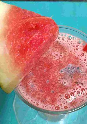 A picture of 🌞🏝️Watermelon 🍉 Cooler🌞🏝️ With Basil Seeds.