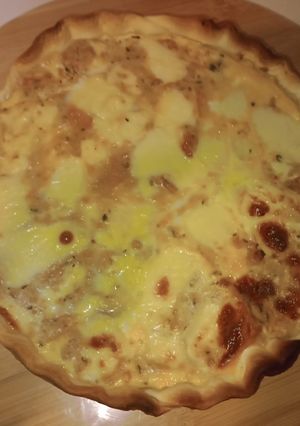 Una foto de 🥧Tarta súper rápida de atún queso y huevo.(Sin verdura 😀)