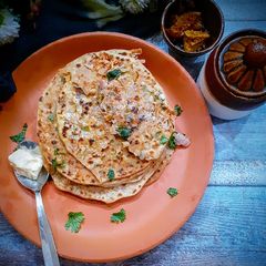 A picture of Onion paratha.