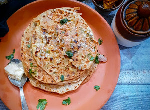 A picture of Onion paratha.