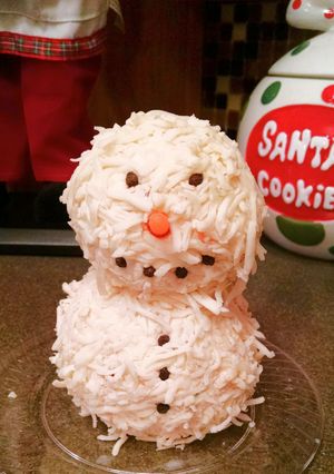 A picture of Snowman Cheese Ball.