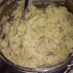 A picture of Garlic n Parsley Creamy Potatoes.