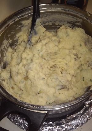 A picture of Garlic n Parsley Creamy Potatoes.