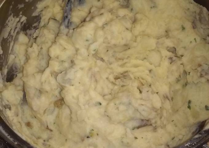 Recipe of Speedy Garlic n Parsley Creamy Potatoes