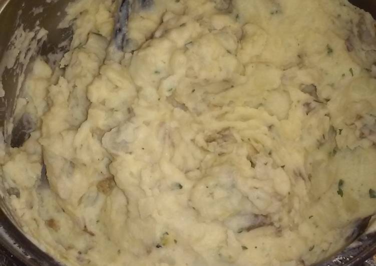WORTH A TRY!  How to Make Garlic n Parsley Creamy Potatoes