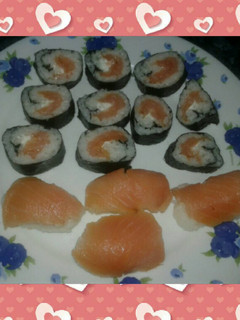 Foto principal de Sushi de salmón y queso crema
