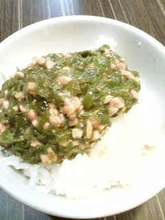 A picture of Natto and Thick Wakame Rice Bowl.