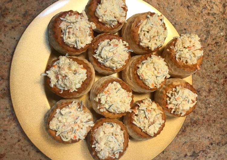 Vol au vent rellenos de cóctel de mariscos