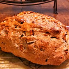 A picture of Redd's whole wheat apple bread.