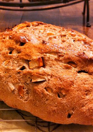 A picture of Redd's whole wheat apple bread.