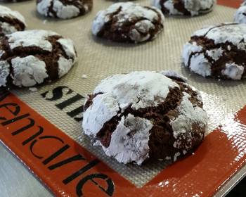 Easy Serving Recipe Chocolate Crinkle Cookies Delicious Simple