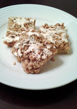 A picture of Apple Streusel Bars.