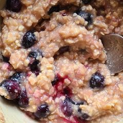 A picture of Overnight blueberry oatmeal.