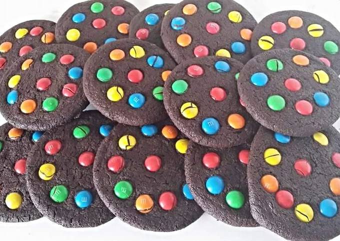 Steps to Make Quick M&amp;M chocolate shortbread cookies.