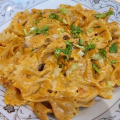 A picture of Pink-sauce farfalle.