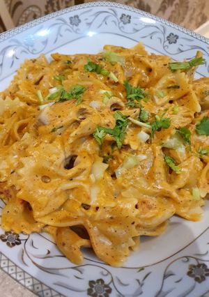 A picture of Pink-sauce farfalle.