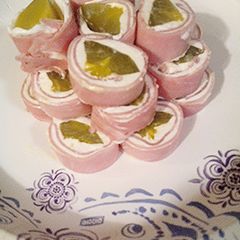 A picture of Ham and Pickle Pinwheels.