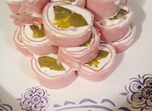 A picture of Ham and Pickle Pinwheels.