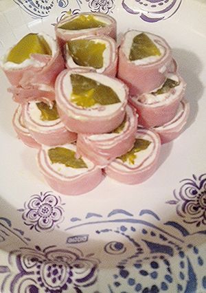 A picture of Ham and Pickle Pinwheels.