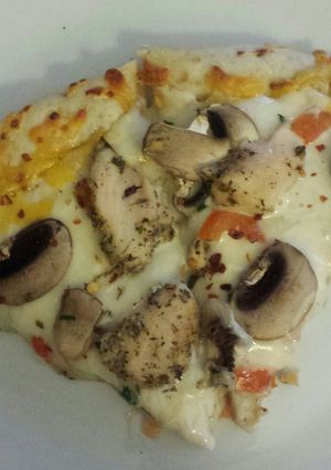 A picture of Chicken Alfredo Pizza.