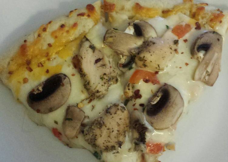 Easiest Way to Prepare Speedy Chicken Alfredo Pizza