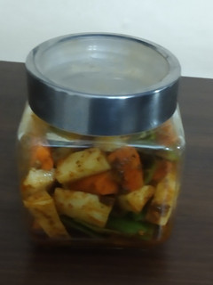 ઈન્સ્ટન્ટ અથાણું (Instant Athanu Recipe In Gujarati) રેસીપી મુખ્ય ફોટો