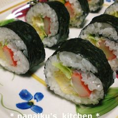A picture of Salad Sushi (California Roll).