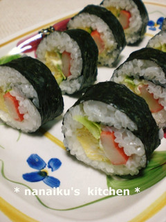 A picture of Salad Sushi (California Roll).