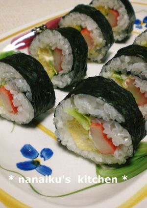 A picture of Salad Sushi (California Roll).